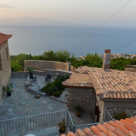 Appartamento Fteri Stone House In Platanos, Akrata Esterno foto