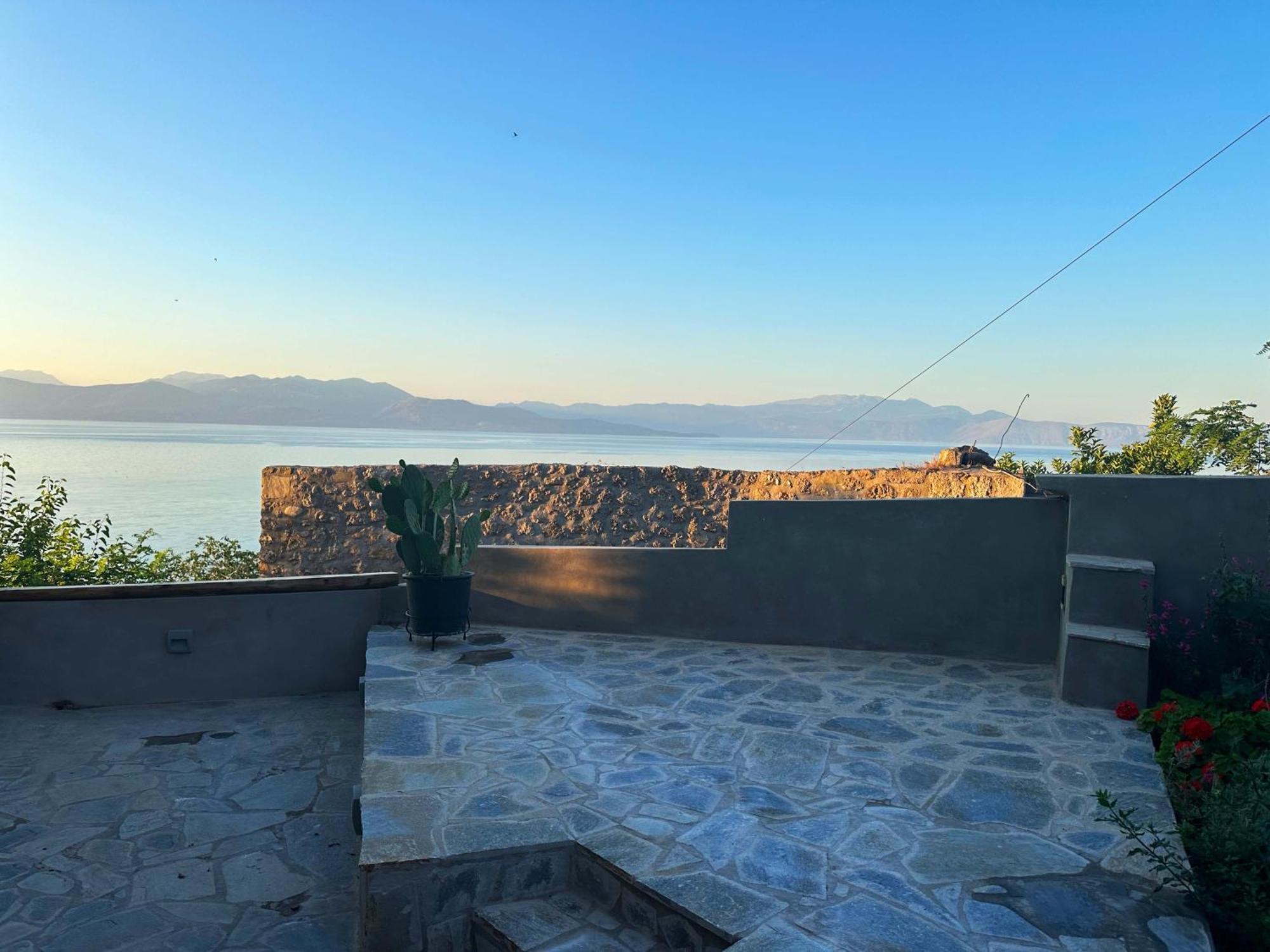 Appartamento Fteri Stone House In Platanos, Akrata Esterno foto