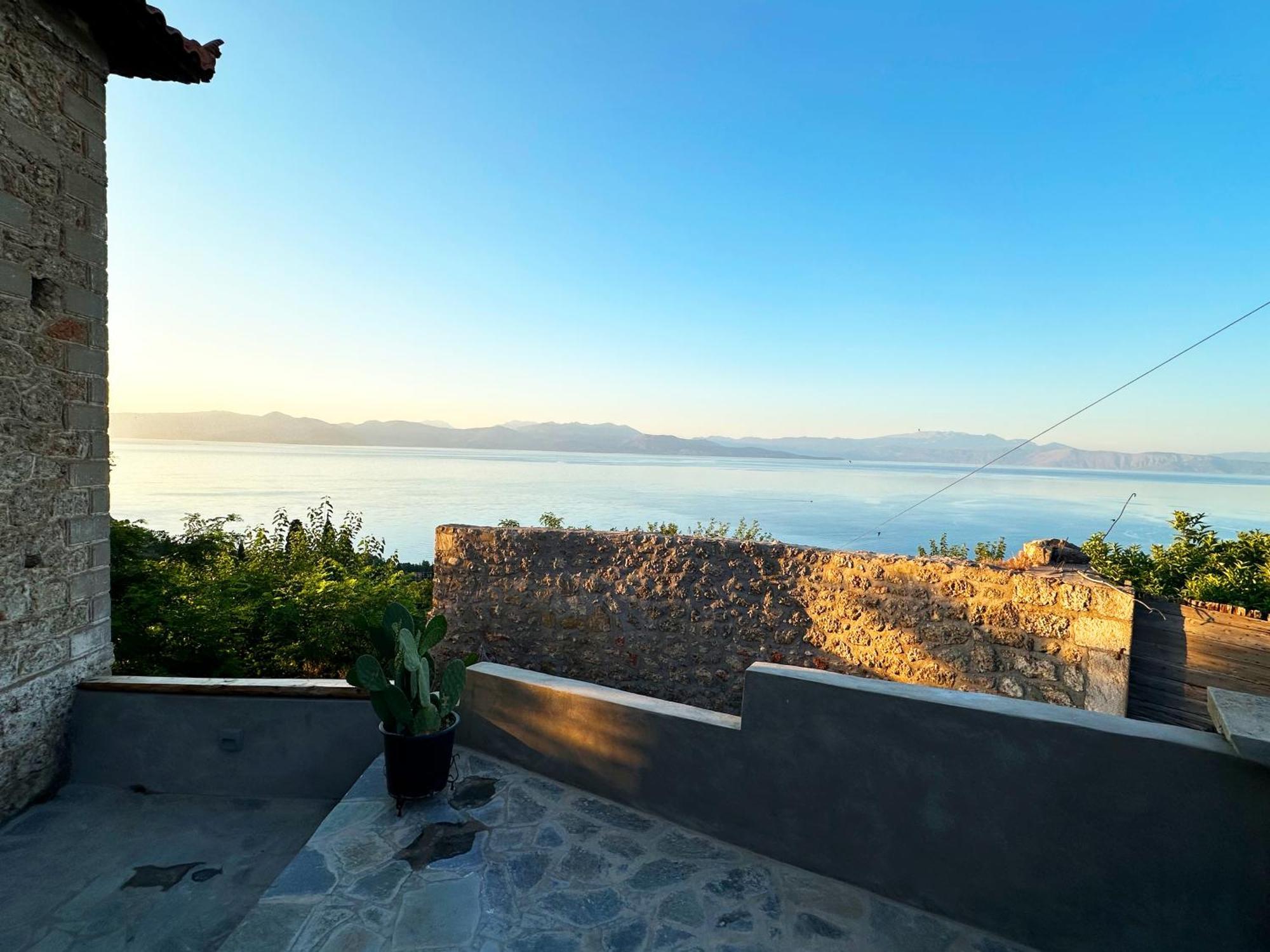 Appartamento Fteri Stone House In Platanos, Akrata Esterno foto