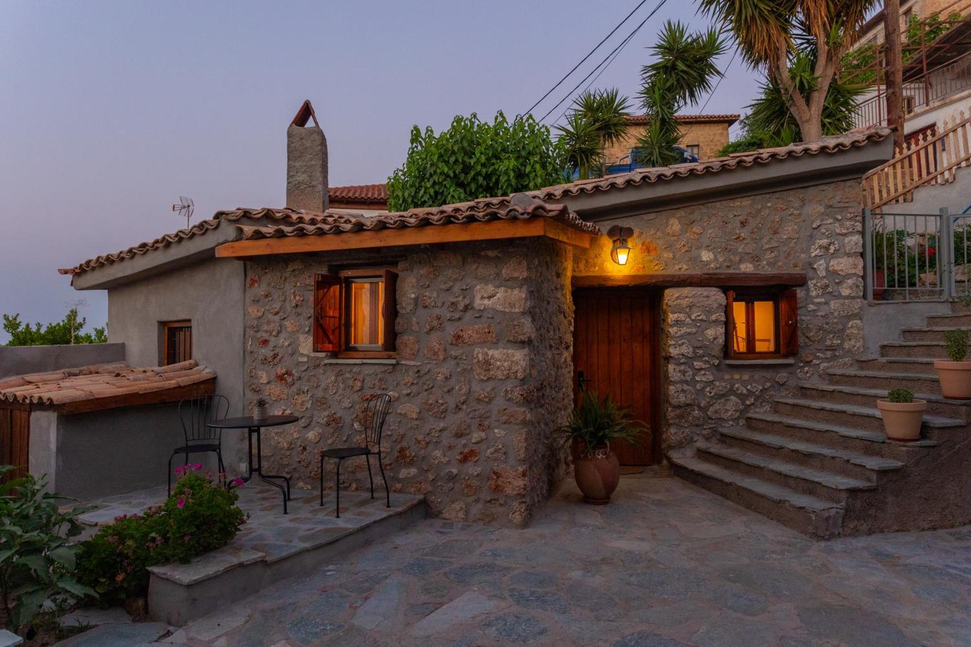 Appartamento Fteri Stone House In Platanos, Akrata Esterno foto